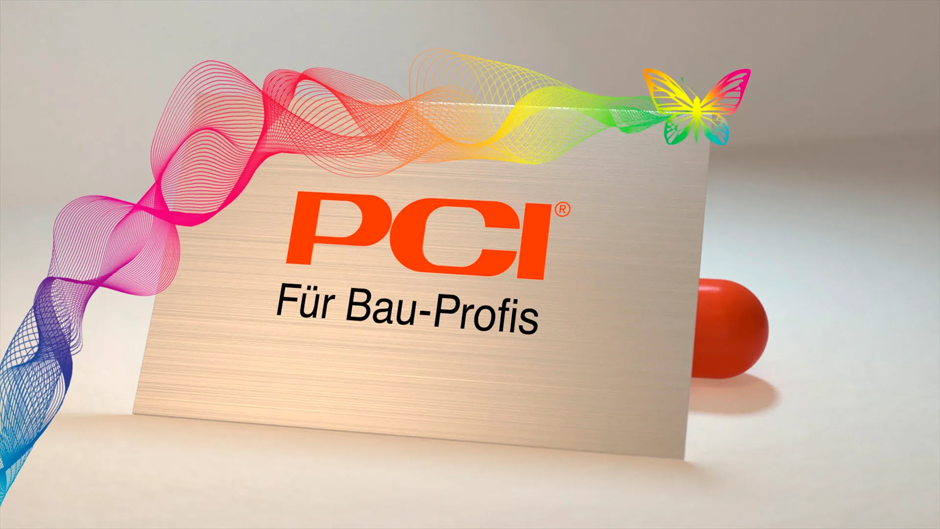 Metallische Fläche mit PCI-Logo und Schriftzug „Für Bau-Profis“, umrahmt von bunten Wellenlinien und einem Schmetterling.